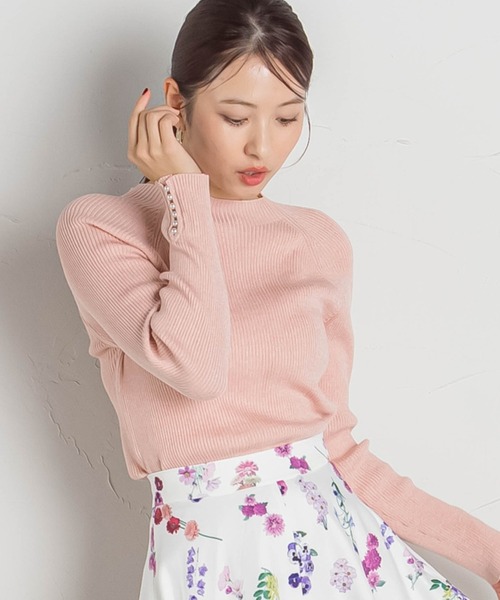 QUEENS COURT(クイーンズコート)の「袖口パールラメリブニット≪手洗い可能≫(ニット/セーター・レディース・ホワイト/ピンク/ブラウン/ライトグレー/ブラック/ブルー・M)」の6枚目の写真