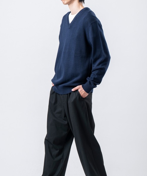 TETE（テット）の「【TETE SELECTION】［オンオフどちらのスタイルでも使える］スタンダードサイジングベーシックデザインコットンVネックニットセーター（ニット/セーター・メンズ・ベージュ/ネイビー/グレー/ブラック・MEDIUM/LARGE/X-LARGE）」の9枚目の写真