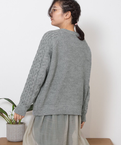 POU DOU DOU（プードゥドゥ）の「クルーネックアランニット（ニット/セーター・レディース・グレー/アイボリー/ブラウン・M）」の19枚目の写真