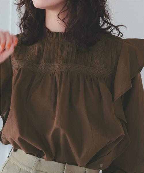 titivate(ティティベイト)の「ピンタックデザインフリルブラウス(シャツ/ブラウス・レディース・ブラック/ブラウン/オフホワイト/ブルー・L/M/S)」の10枚目の写真