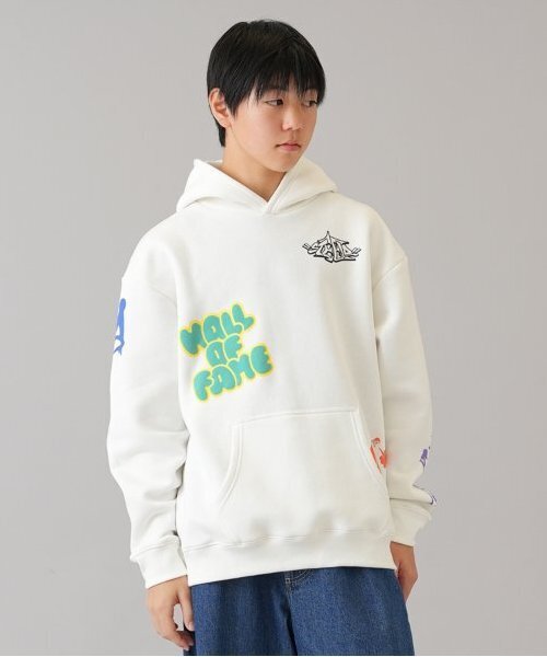 GLAZOS（グラソス）の「【大人向けサイズあり】【毛玉になりにくいしっかり暖か素材】裏起毛・ランダムプリントビッグパーカー（パーカー・キッズ・ホワイト/ブラック・LL/L/M/S）」の2枚目の写真