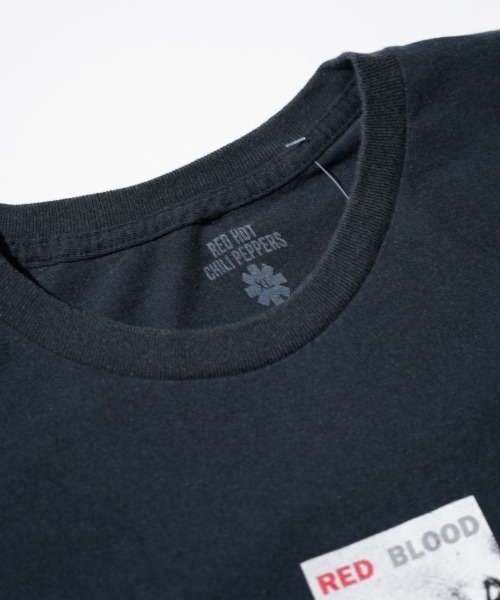 THRIFTY LOOK（スリフティールック）の「THRIFTY LOOK / スリフティールック THRIFTY 'RED HOT CHILI PEPPERS' TEE レッドホットチリペッパーズ（Tシャツ/カットソー・メンズ・レッド/ブラック/ブラック系1・X-LARGE/LARGE/MEDIUM）」の5枚目の写真