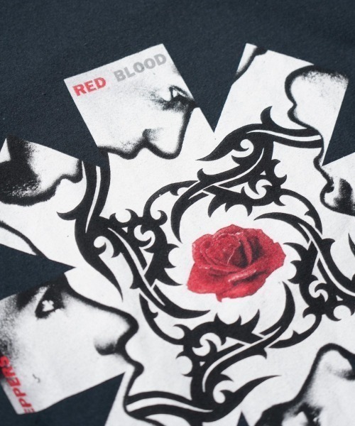 THRIFTY LOOK（スリフティールック）の「THRIFTY LOOK / スリフティールック THRIFTY 'RED HOT CHILI PEPPERS' TEE レッドホットチリペッパーズ（Tシャツ/カットソー・メンズ・レッド/ブラック/ブラック系1・X-LARGE/LARGE/MEDIUM）」の7枚目の写真