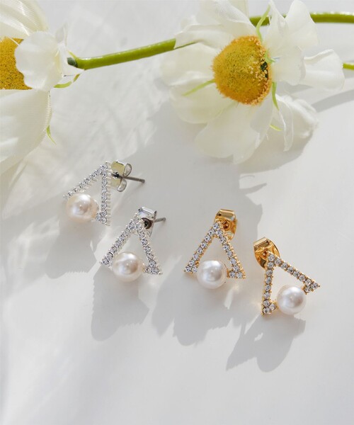 Tiaclasse(ティアクラッセ)の「【金属アレルギー対応】トライアングルパールピアス(ピアス(両耳用)・レディース・ゴールド/シルバー・FREE)」の3枚目の写真