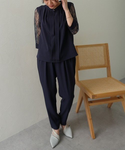 Jolie et Jolie（ジョリーエジョリー）の「フロントプリーツブラウス＋サルエルパンツセットアップドレス（パンツドレス・レディース・ブラック/モカ/ネイビー・M/L/LL/3L/5L/4L）」の5枚目の写真