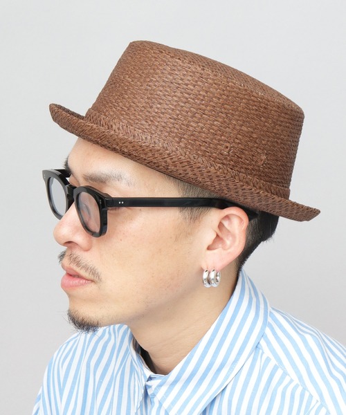 Basiquenti（ベーシックエンティ）の「麦わら風 ペーパー ポークパイハット（ハット・メンズ・ブラウン/ベージュ・FREE）」の2枚目の写真