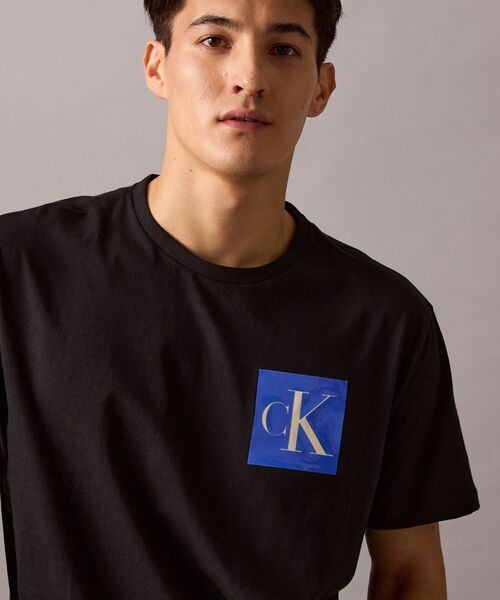 新しいカルバンクライン CK グラフィック Tシャツ セール】【ユニセックス】30s ボックスグラフィックショート
