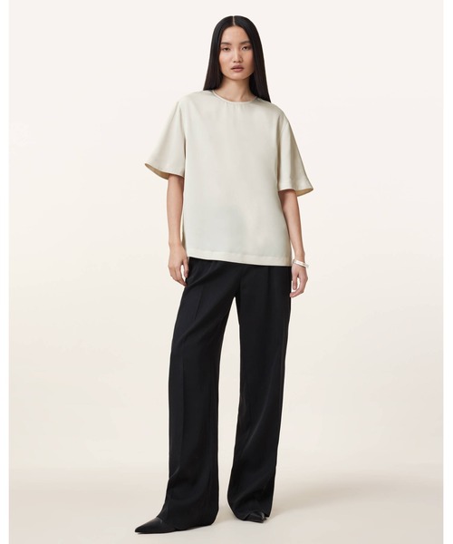 ALLSAINTS（オールセインツ）の「AMELIE SATIN RELAXED FIT T-SHIRT | AMELIE サテン リラックス フィット Tシャツ（Tシャツ/カットソー・レディース・ホワイト・6/4/8/10）」の5枚目の写真