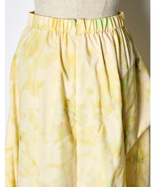 RUMCHE(ラムシェ)の「Crystal Flower Paint Skirt / クリスタルフラワーペイントスカート(スカート・レディース・ネイビー/イエロー・SMALL/MEDIUM)」の8枚目の写真