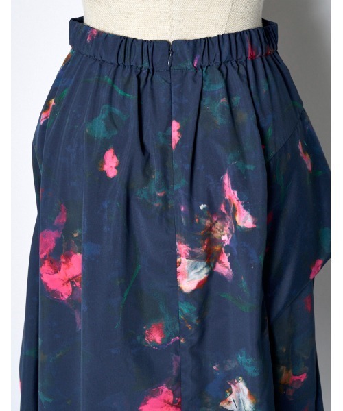 RUMCHE(ラムシェ)の「Crystal Flower Paint Skirt / クリスタルフラワーペイントスカート(スカート・レディース・ネイビー/イエロー・SMALL/MEDIUM)」の15枚目の写真