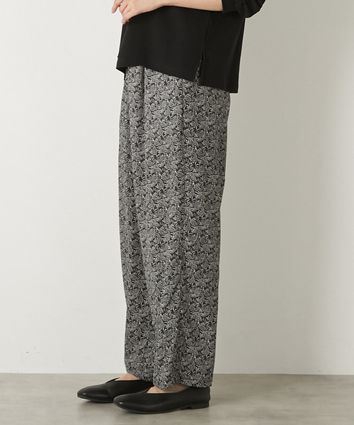 MELROSE claire(メルローズ クレール)の「【ペイズリープリントタックイージーパンツ】(その他パンツ・レディース・ブルー/ブラック/イエロー・FREE)」の18枚目の写真
