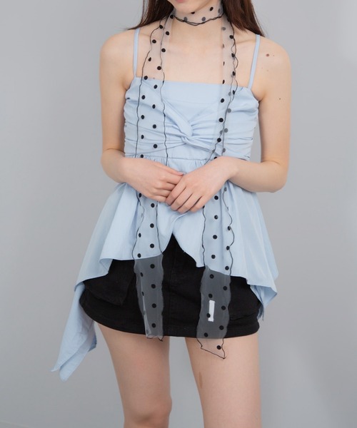 Chiina(チーナ)の「Chiina / アシンメトリー ツイストボリューム フリルキャミソール(キャミソール・レディース・ブラック/ライトブルー/ホワイト/イエロー・FREE)」の10枚目の写真