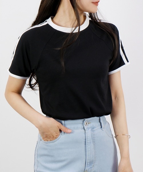 CLOTHY(クロシィ)の「【大人も着やすいスポーティトップス♪】配色ラインパイピングT(Tシャツ/カットソー・レディース・アイボリー/ブラック/チャコールグレー/オフホワイト・LARGE/MEDIUM)」の3枚目の写真