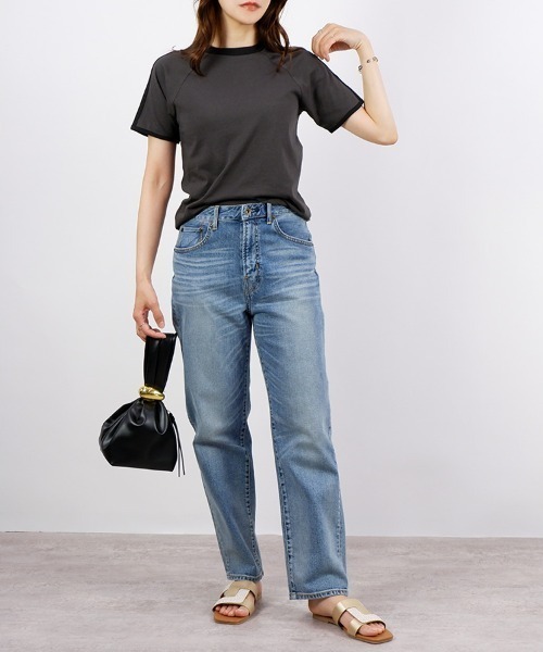 CLOTHY(クロシィ)の「【大人も着やすいスポーティトップス♪】配色ラインパイピングT(Tシャツ/カットソー・レディース・アイボリー/ブラック/チャコールグレー/オフホワイト・LARGE/MEDIUM)」の5枚目の写真