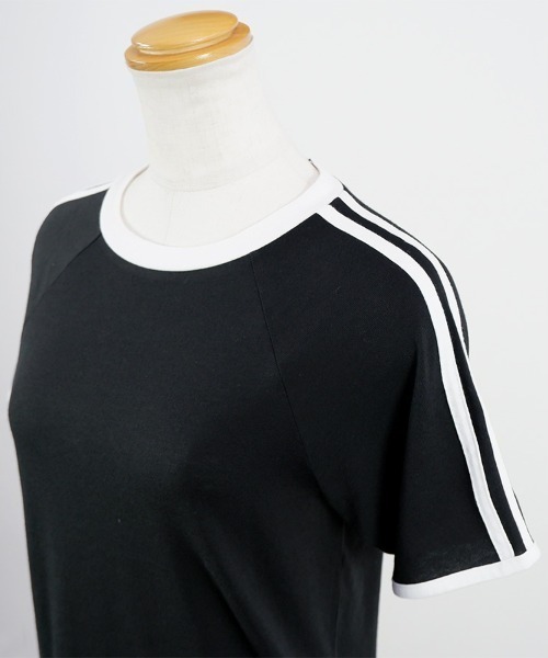 CLOTHY(クロシィ)の「【大人も着やすいスポーティトップス♪】配色ラインパイピングT(Tシャツ/カットソー・レディース・アイボリー/ブラック/チャコールグレー/オフホワイト・LARGE/MEDIUM)」の14枚目の写真