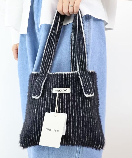 SHOUYO(ショウヨウ)の「3色展開|軽やかシャギー素材の配色トートバッグ(トートバッグ・レディース・ブラック/ブルー/ブラウン・F)」の9枚目の写真