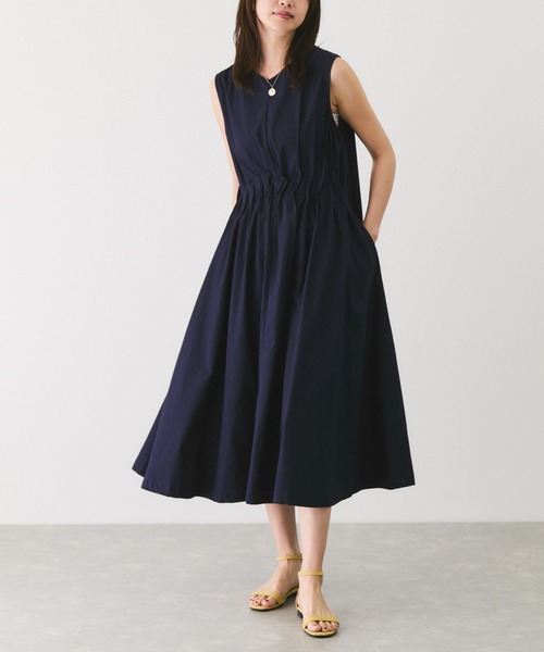 Jayro(ジャイロ)の「綿ブロードタックノースリワンピース(ワンピース・レディース・ネイビー/ブラック・M)」の2枚目の写真