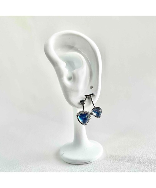 tone(トーン)の「【88eighty-eight】ブルーシルバーチェリーミニピアス【import】(MA)(ピアス(両耳用)・レディース・ブルー・FREE)」の5枚目の写真