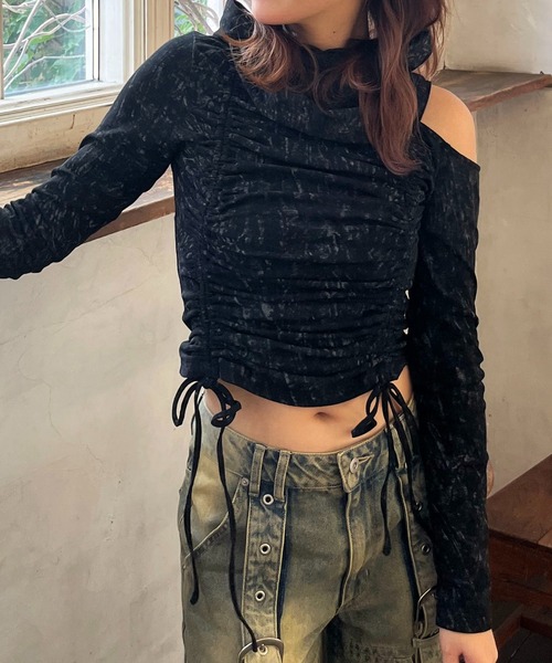 SPIRALGIRL（スパイラルガール）の「バラクラバ風アシメトップス（Tシャツ/カットソー・レディース・オフホワイト/ブラウン/ブラック・FREE）」の3枚目の写真