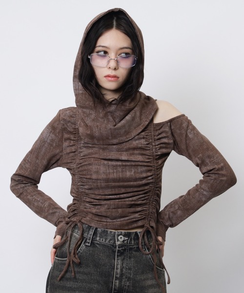 SPIRALGIRL（スパイラルガール）の「バラクラバ風アシメトップス（Tシャツ/カットソー・レディース・オフホワイト/ブラウン/ブラック・FREE）」の10枚目の写真