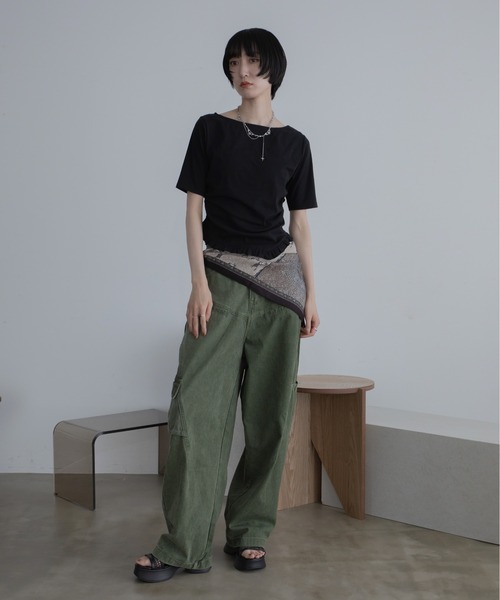 VACANCY(ヴァカンシー)の「アシンメトリーフリルヘムトップス(Tシャツ/カットソー・レディース・ホワイト/レッド/ブラック・FREE)」の6枚目の写真