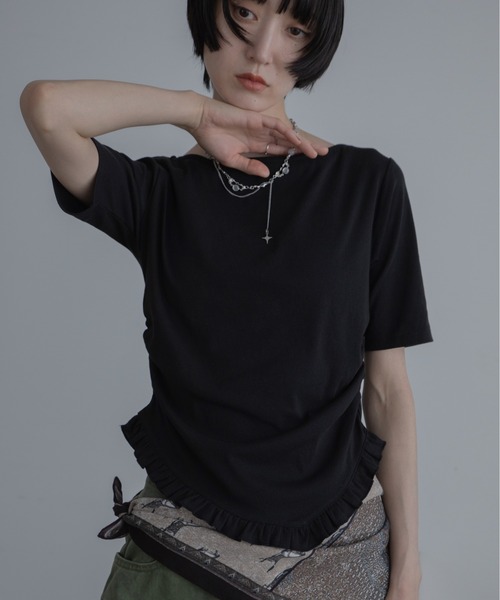 VACANCY(ヴァカンシー)の「アシンメトリーフリルヘムトップス(Tシャツ/カットソー・レディース・ホワイト/レッド/ブラック・FREE)」の11枚目の写真