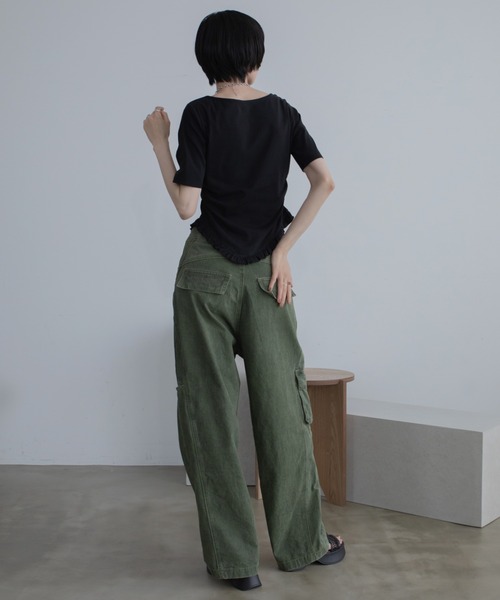 VACANCY(ヴァカンシー)の「アシンメトリーフリルヘムトップス(Tシャツ/カットソー・レディース・ホワイト/レッド/ブラック・FREE)」の4枚目の写真