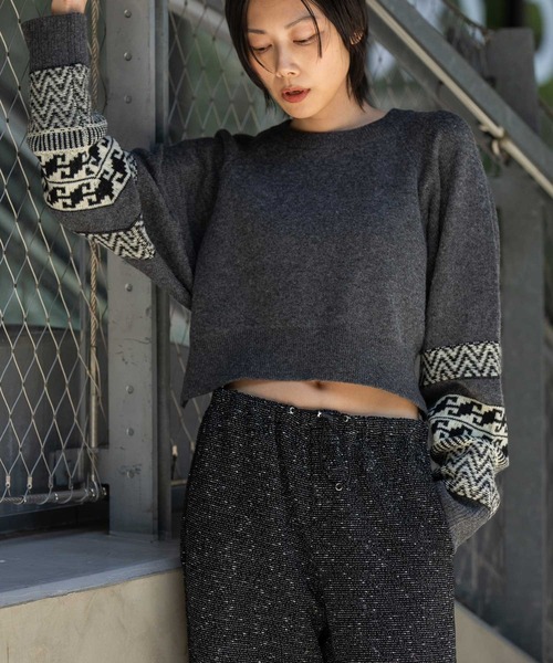 Munich(ミューニック)の「ノルディック柄ニットバックベルトプルオーバー(ニット/セーター・レディース・チャコールグレー/ボルドー/アイボリー・FREE)」の1枚目の写真