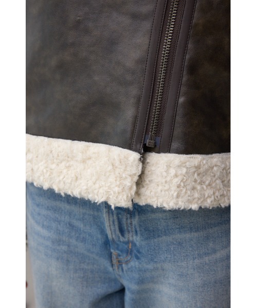 AZUL by moussy（アズールバイマウジー）の「フェイクレザー/スエード フェイクムートンジャケット（ブルゾン・レディース・ブラウン/ブラック/ブラック系その他2/ライトベージュ・SMALL/MEDIUM）」の9枚目の写真