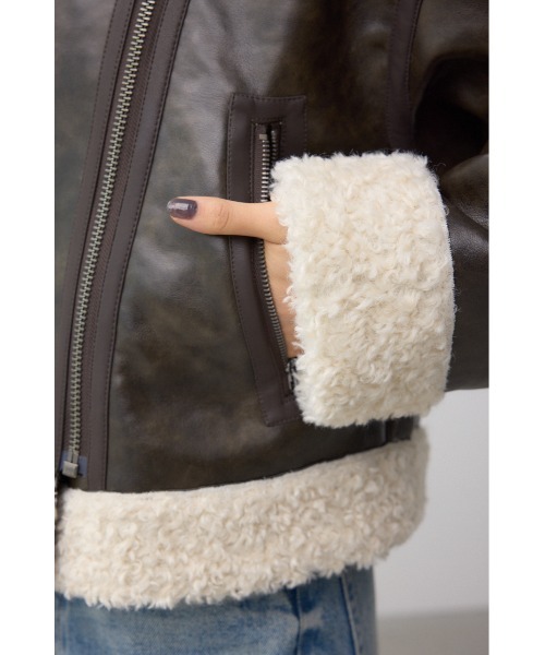 AZUL by moussy（アズールバイマウジー）の「フェイクレザー/スエード フェイクムートンジャケット（ブルゾン・レディース・ブラウン/ブラック/ブラック系その他2/ライトベージュ・SMALL/MEDIUM）」の10枚目の写真