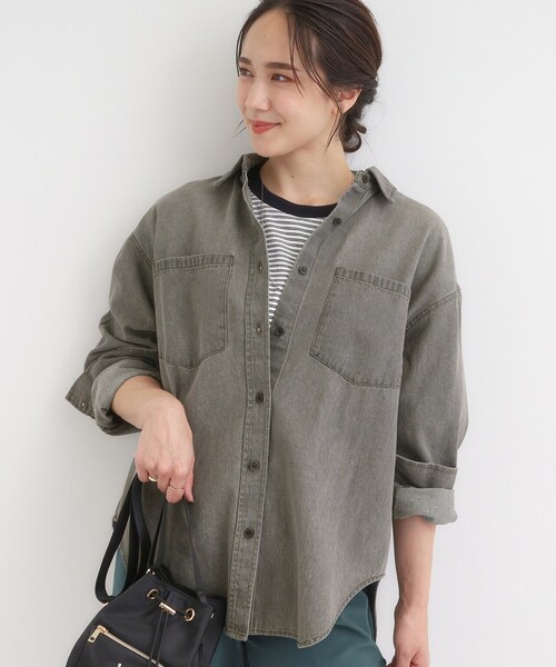 SHOO・LA・RUE(シューラルー)の「【S-LL】大人のカジュアルコーデに こなれデニムシャツ(シャツ/ブラウス・レディース・ブルー/チャコールグレー/ネイビー・02/01/04/03)」の1枚目の写真