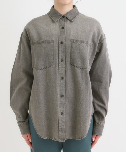 SHOO・LA・RUE(シューラルー)の「【S-LL】大人のカジュアルコーデに こなれデニムシャツ(シャツ/ブラウス・レディース・ブルー/チャコールグレー/ネイビー・02/01/04/03)」の7枚目の写真