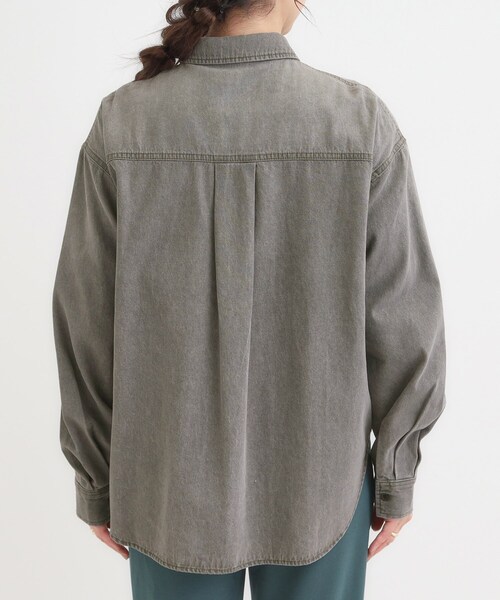 SHOO・LA・RUE(シューラルー)の「【S-LL】大人のカジュアルコーデに こなれデニムシャツ(シャツ/ブラウス・レディース・ブルー/チャコールグレー/ネイビー・02/01/04/03)」の9枚目の写真