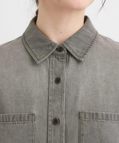 SHOO・LA・RUE(シューラルー)の「【S-LL】大人のカジュアルコーデに こなれデニムシャツ(シャツ/ブラウス・レディース・ブルー/チャコールグレー/ネイビー・02/01/04/03)」の10枚目の写真