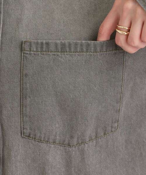 SHOO・LA・RUE(シューラルー)の「【S-LL】大人のカジュアルコーデに こなれデニムシャツ(シャツ/ブラウス・レディース・ブルー/チャコールグレー/ネイビー・02/01/04/03)」の11枚目の写真