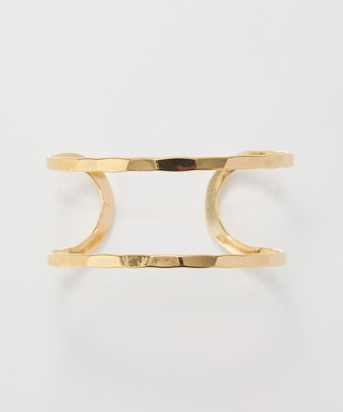 Phoebe（フィービィー）の「【金属アレルギー対応】2ラインテクスチャーワイドカフバングル/ニッケルフリー（バングル/リストバンド・レディース・イエローゴールド/シルバー・FREE）」の6枚目の写真