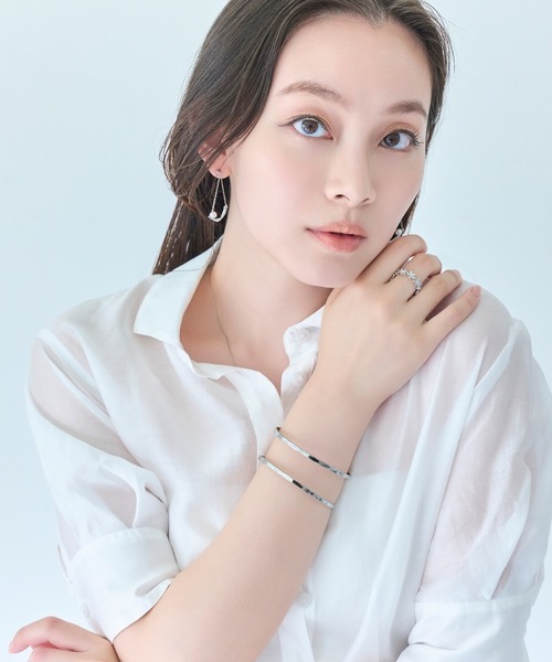 Phoebe（フィービィー）の「【金属アレルギー対応】2ラインテクスチャーワイドカフバングル/ニッケルフリー（バングル/リストバンド・レディース・イエローゴールド/シルバー・FREE）」の7枚目の写真