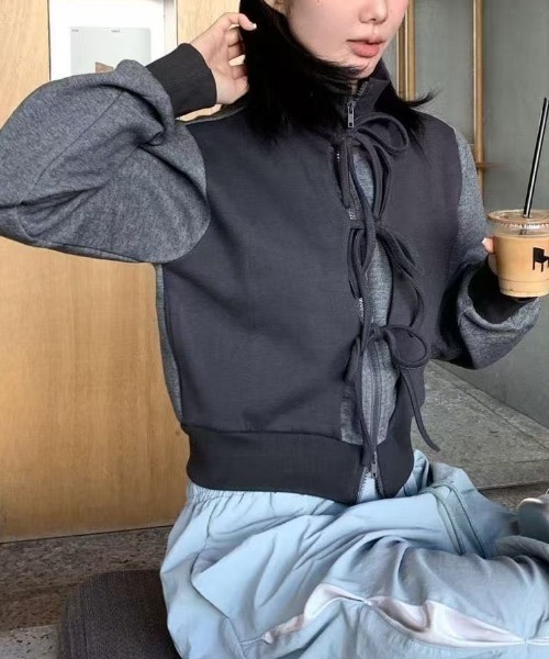 Achic(アシック)の「裏起毛あり リボン付きブラウス(ブルゾン・レディース・ダークグレー/ブラック・M)」の7枚目の写真