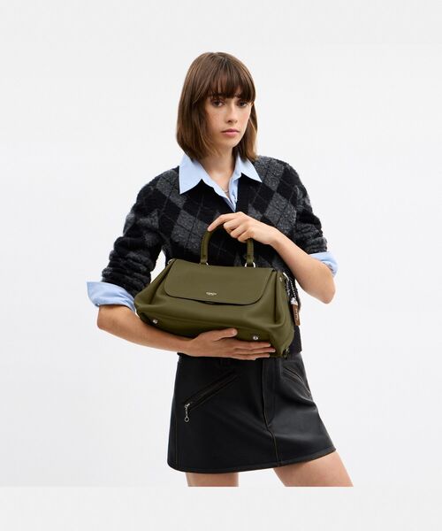 COACH(コーチ)の「スラウチー ローグ トップ ハンドル バッグ(ショルダーバッグ・レディース・グリーン系その他・ONE)」の2枚目の写真