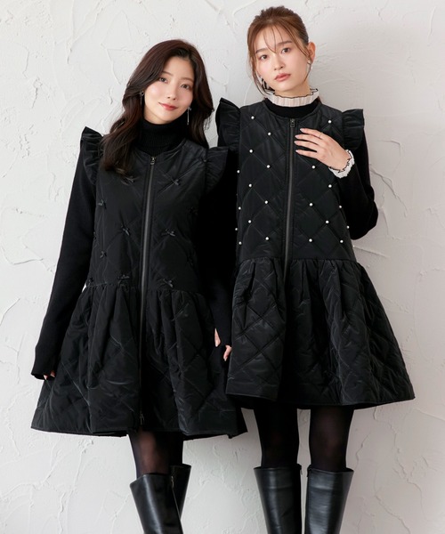 RUIRUE BOUTIQUE(ルイルエブティック)の「グロスタフタ×サーモ・アリーナ | 洗える | キルティング ジレ ワンピース ( パール / リボン ) | アウター / コート / ジレ / キルティングコート(ワンピース・レディース・ブラック/ブラック系1・L/M)」の1枚目の写真