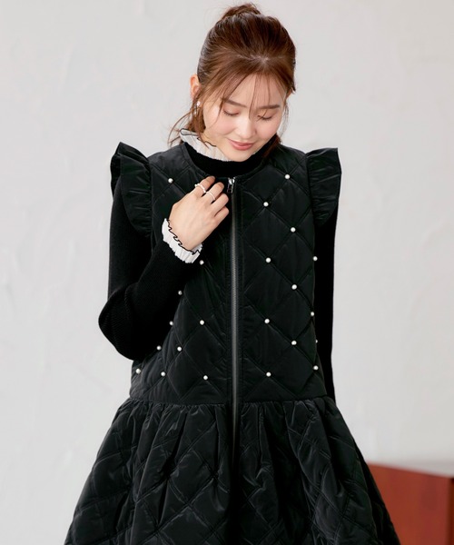 RUIRUE BOUTIQUE(ルイルエブティック)の「グロスタフタ×サーモ・アリーナ | 洗える | キルティング ジレ ワンピース ( パール / リボン ) | アウター / コート / ジレ / キルティングコート(ワンピース・レディース・ブラック/ブラック系1・L/M)」の5枚目の写真