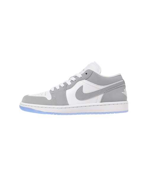 JORDAN BRAND(ジョーダンブランド)の「NIKE WMNS AIR JORDAN 1 LOW DC0774-105(スニーカー・メンズ・ホワイト・27cm/23.5㎝/24.5㎝/25㎝/23㎝/26cm/26.5cm/24㎝/27.5cm/28cm)」の2枚目の写真