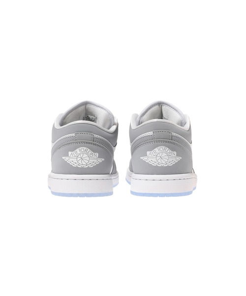 JORDAN BRAND(ジョーダンブランド)の「NIKE WMNS AIR JORDAN 1 LOW DC0774-105(スニーカー・メンズ・ホワイト・27cm/23.5㎝/24.5㎝/25㎝/23㎝/26cm/26.5cm/24㎝/27.5cm/28cm)」の3枚目の写真