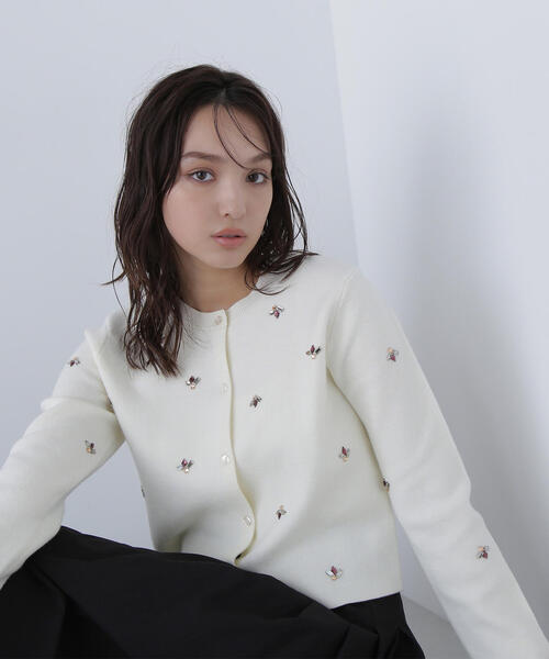 NATURAL BEAUTY BASIC（ナチュラルビューティーベーシック）の「◇ビジューニットジャケット（カーディガン/ボレロ・レディース・ブルー/オフホワイト/ブラック・FREE）」の2枚目の写真