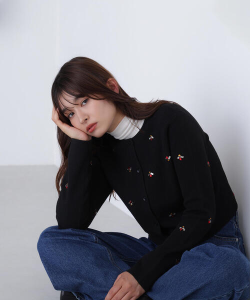 NATURAL BEAUTY BASIC（ナチュラルビューティーベーシック）の「◇ビジューニットジャケット（カーディガン/ボレロ・レディース・ブルー/オフホワイト/ブラック・FREE）」の3枚目の写真