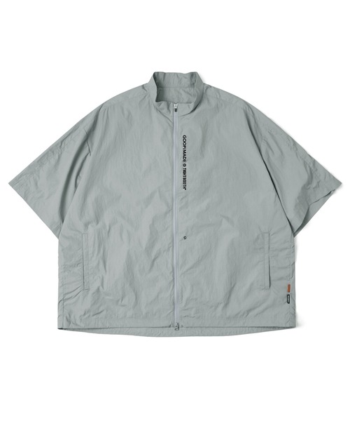 TIGHTBOOTH PRODUCTION（タイトブースプロダクション）の「GOOPiMADE x TIGHTBOOTH Tech Uniform Zip Shirt / グーピーメイド x タイトブース テック ユニフォーム ジップ シャツ（シャツ/ブラウス・メンズ・グレー/ブラック/オリーブ・1/2/3）」の2枚目の写真