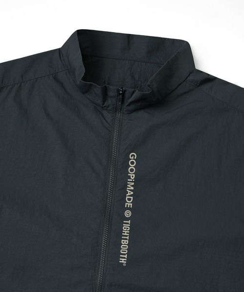 TIGHTBOOTH PRODUCTION（タイトブースプロダクション）の「GOOPiMADE x TIGHTBOOTH Tech Uniform Zip Shirt / グーピーメイド x タイトブース テック ユニフォーム ジップ シャツ（シャツ/ブラウス・メンズ・グレー/ブラック/オリーブ・1/2/3）」の5枚目の写真