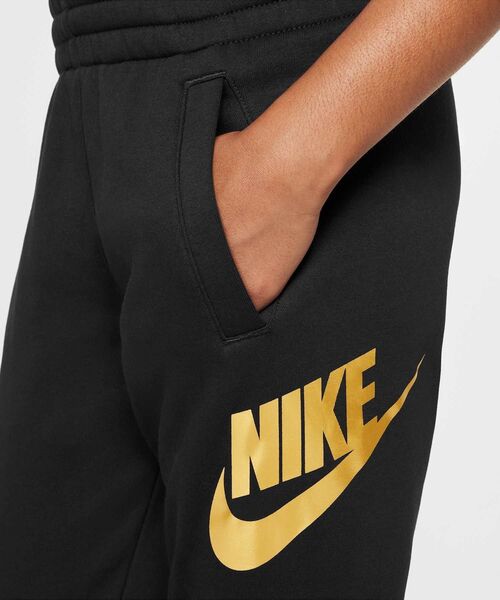 NIKE(ナイキ)の「ナイキ スポーツウェア クラブ フリース ジュニアジョガー / Nike Sportswear Club Fleece Big Kids' Joggers HQ0981-010 Black(スウェットパンツ・キッズ・ブラック・140/160/130/150)」の5枚目の写真