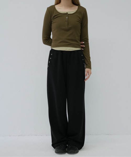 Enewd nina（エニュードニーナ）の「バイカラーレイヤード風トップス（Tシャツ/カットソー・レディース・ブラック/カーキ・FREE）」の5枚目の写真