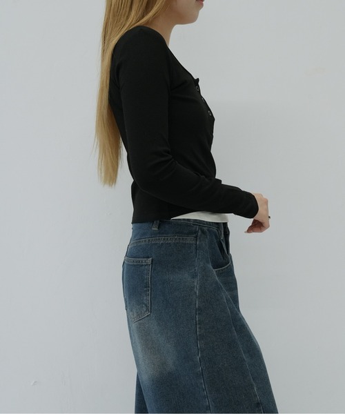 Enewd nina（エニュードニーナ）の「バイカラーレイヤード風トップス（Tシャツ/カットソー・レディース・ブラック/カーキ・FREE）」の21枚目の写真